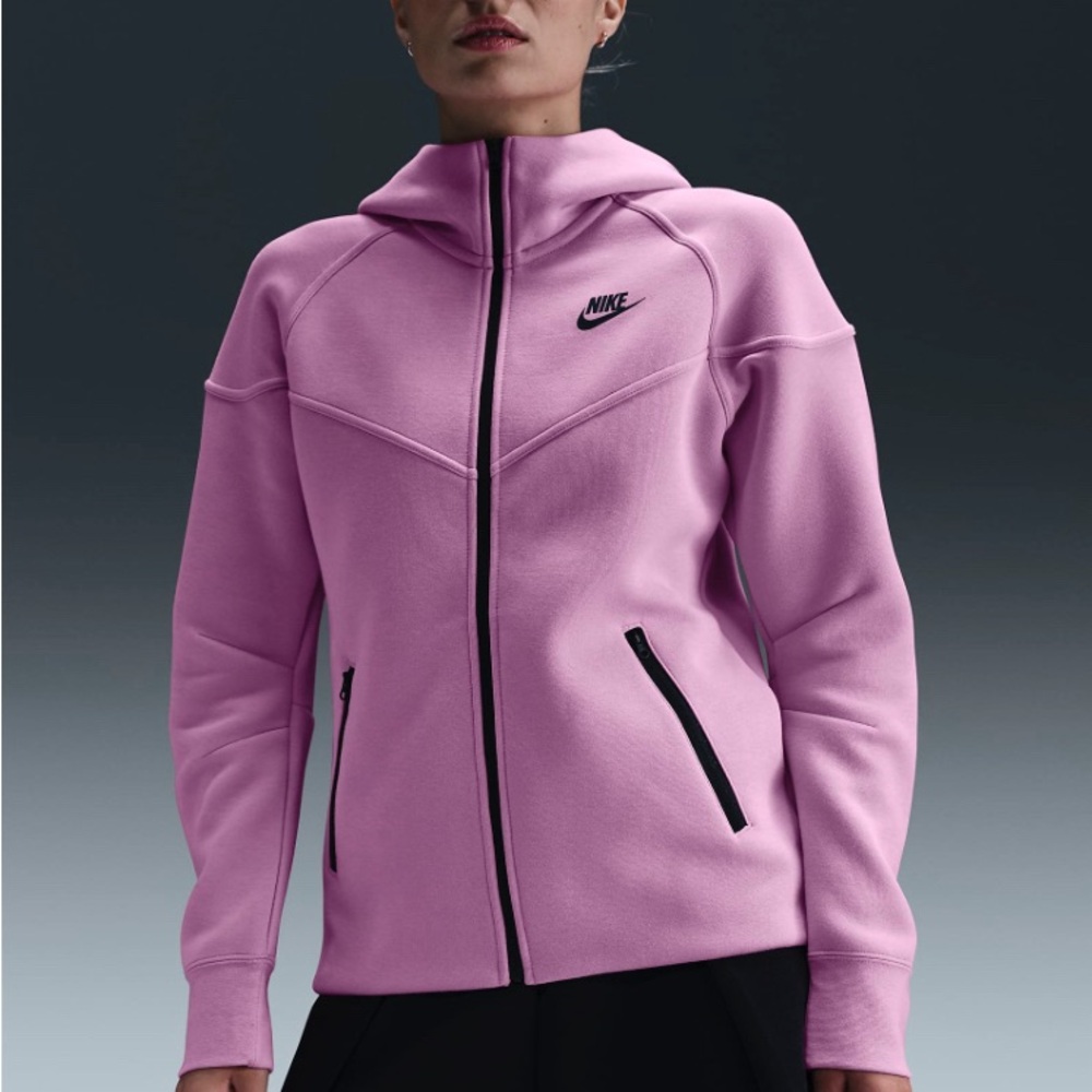 NIKE tech fleece